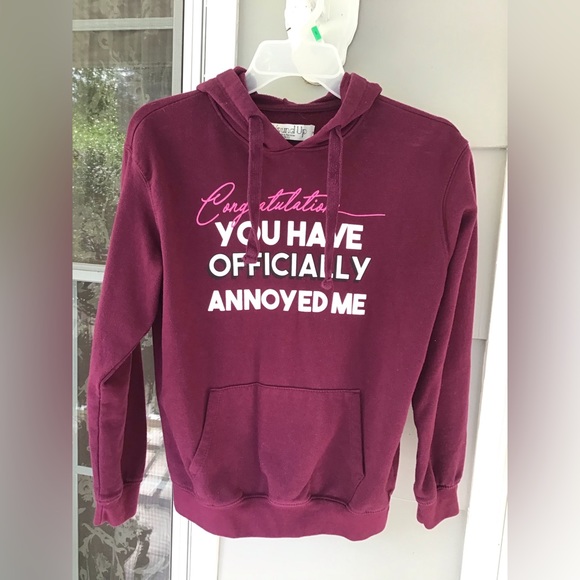 Wound Up Juniors Long Sleeve Graphic hoodie Sweatshirt Burgundy Womens Sz XS GUC - Picture 2 of 12